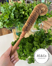 Load image into Gallery viewer, Coconut Cleaning Brush - 100% Plastic Free