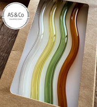Load image into Gallery viewer, Borosilicate Glass 8mm Wavy 20cm 4 Straws &amp; Cleaner Pack