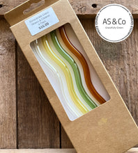Load image into Gallery viewer, Borosilicate Glass 8mm Wavy 20cm 4 Straws &amp; Cleaner Pack